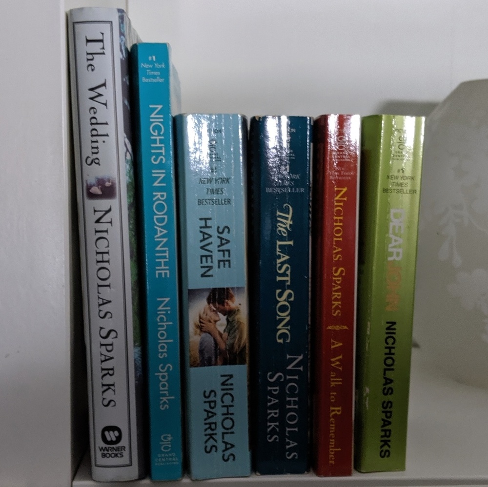 Lot of 6 Nicholas Sparks books